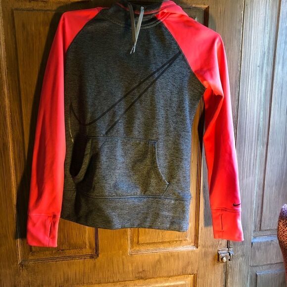 Women’s Nike Therma Fit Sweatshirt Hoodie    - Picture 3 of 8